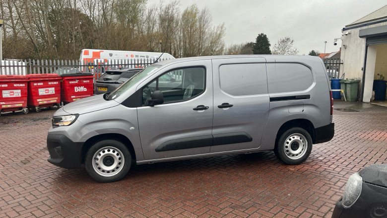 Peugeot Partner Long Diesel 1.5 BlueHDi 100 Professional Plus Van
